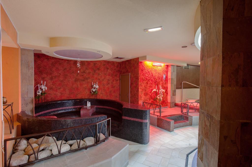 Hotel Magnus Тренчин Экстерьер фото