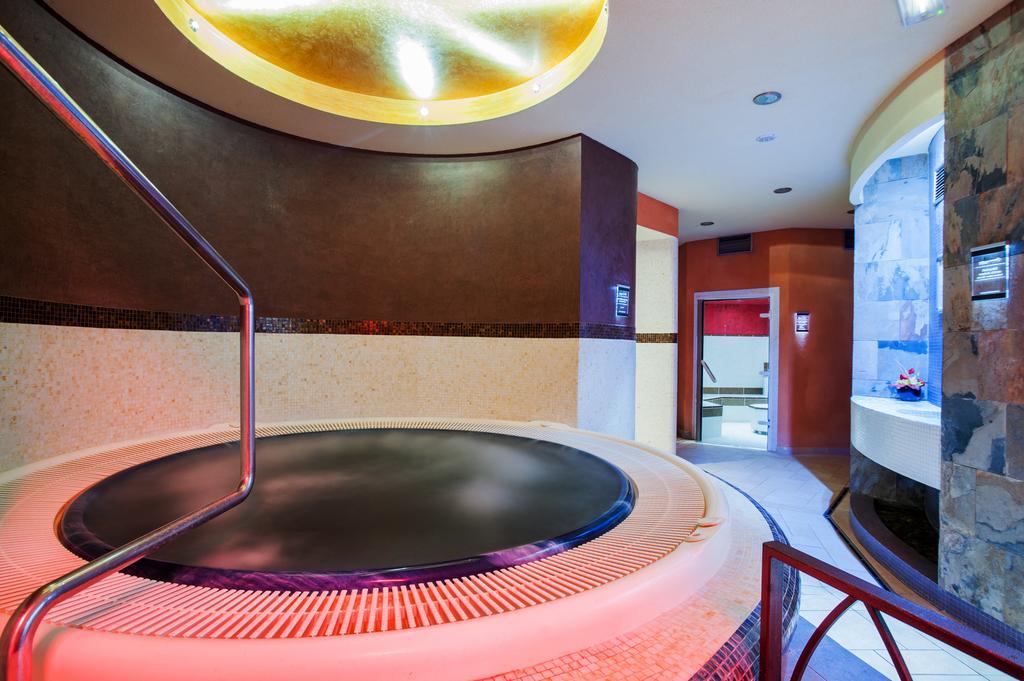 Hotel Magnus Тренчин Экстерьер фото