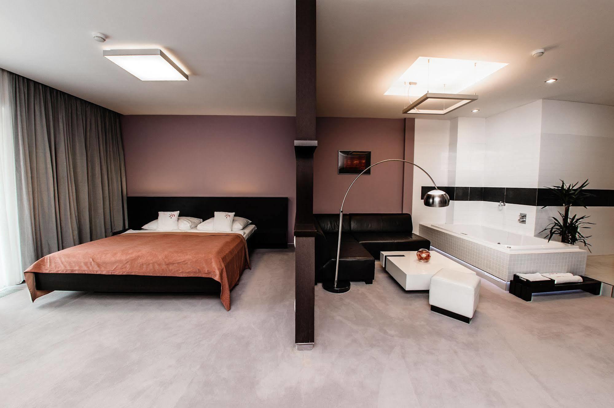 Hotel Magnus Тренчин Экстерьер фото