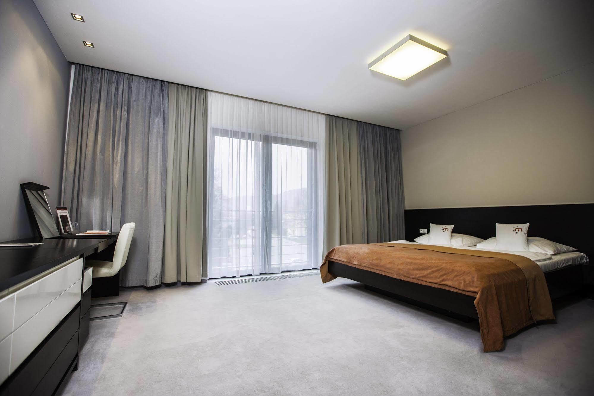Hotel Magnus Тренчин Экстерьер фото