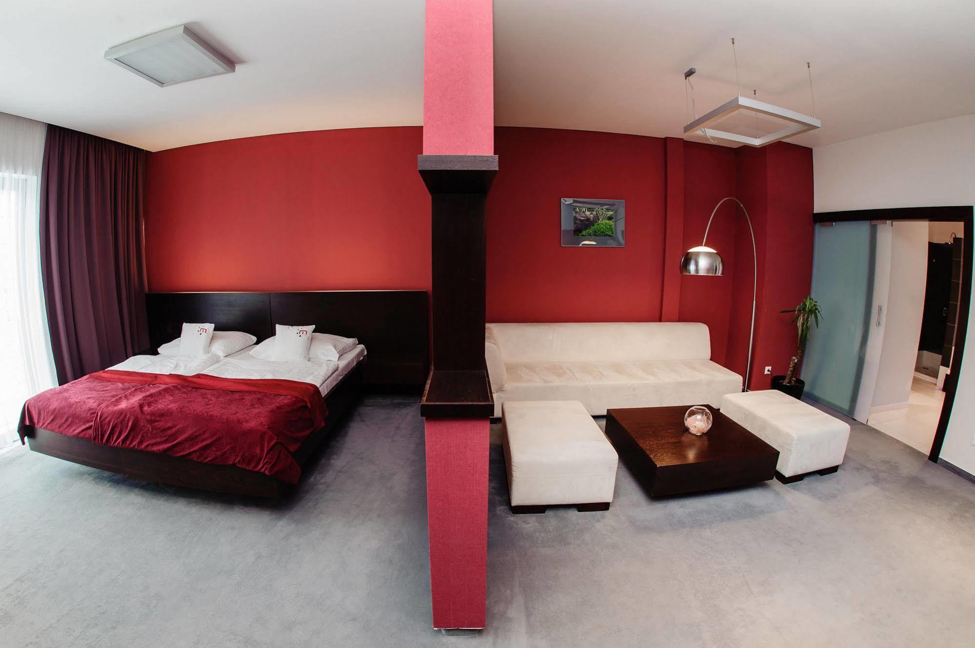 Hotel Magnus Тренчин Экстерьер фото